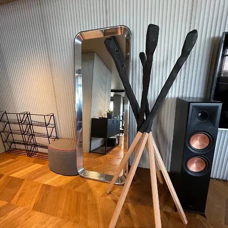 Stylovy Loft S Ohromnou Terasou *